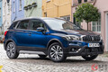 スズキ新型コンパクトSUV「S-CROSS」世界初公開！ ギラ顔採用で新旧の違いは？ 22年後半にHVも欧州に導入