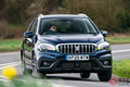 スズキ新型コンパクトSUV「S-CROSS」世界初公開！ ギラ顔採用で新旧の違いは？ 22年後半にHVも欧州に導入