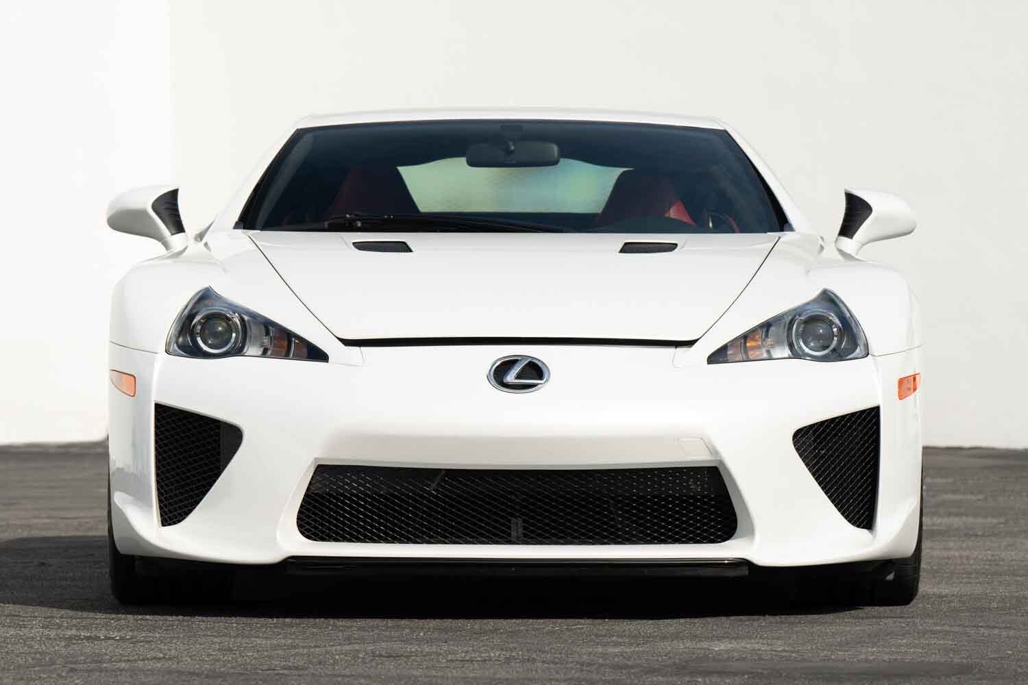 「最終値下げ中」LEXUS　LFA 1億円で落札！ レクサス「LFA」に新車価格の3倍弱のプレ値がつい