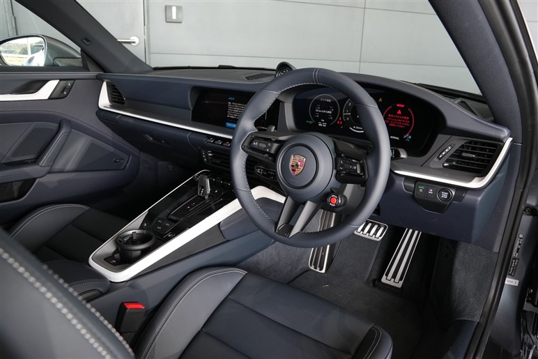 最新こそ最良か？ 言葉を失うほどの性能に、間口の広さまで手にした新型「911」と「タイカン」をPEC東京で堪能した