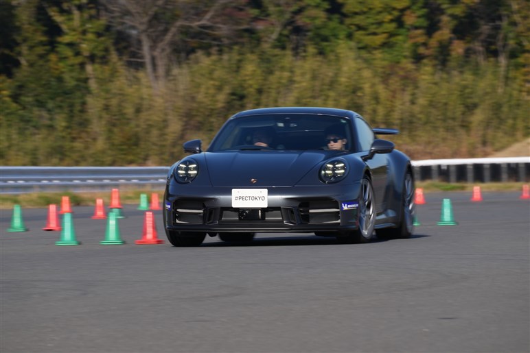 最新こそ最良か？ 言葉を失うほどの性能に、間口の広さまで手にした新型「911」と「タイカン」をPEC東京で堪能した