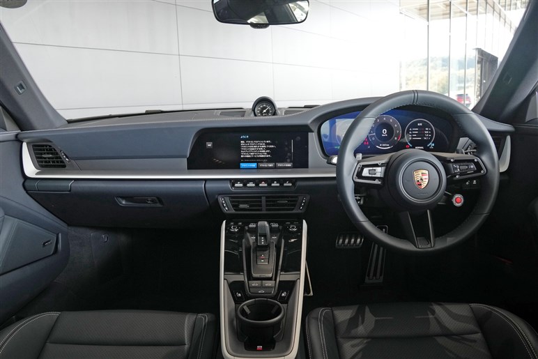 最新こそ最良か？ 言葉を失うほどの性能に、間口の広さまで手にした新型「911」と「タイカン」をPEC東京で堪能した