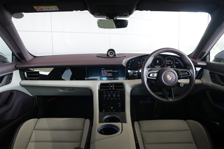 最新こそ最良か？ 言葉を失うほどの性能に、間口の広さまで手にした新型「911」と「タイカン」をPEC東京で堪能した