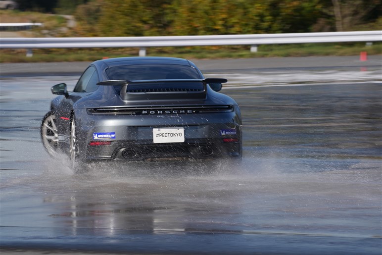 最新こそ最良か？ 言葉を失うほどの性能に、間口の広さまで手にした新型「911」と「タイカン」をPEC東京で堪能した