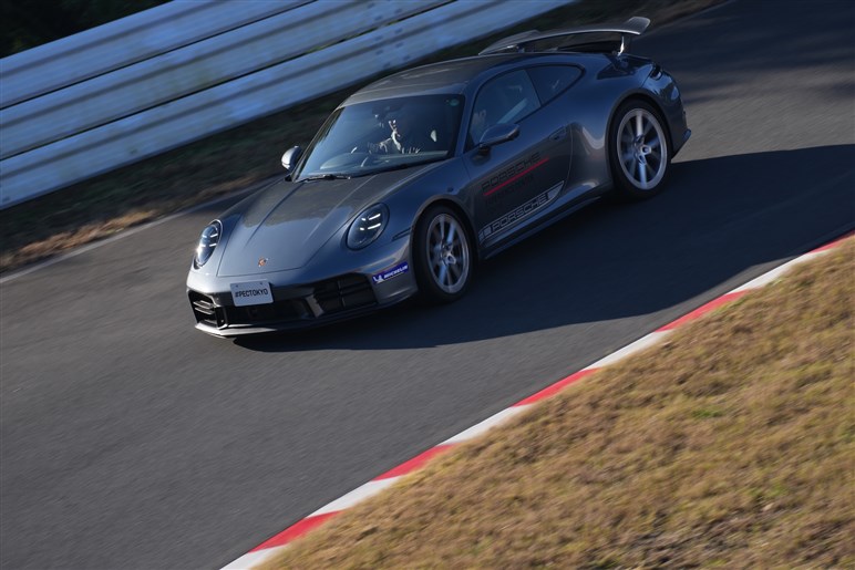 最新こそ最良か？ 言葉を失うほどの性能に、間口の広さまで手にした新型「911」と「タイカン」をPEC東京で堪能した