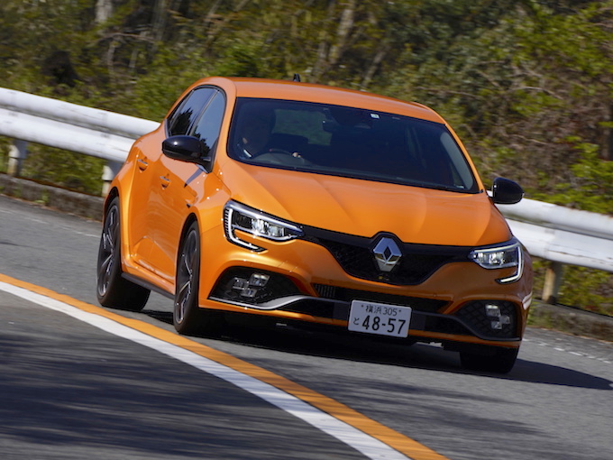 試乗 新型ルノー メガーヌr S ニュル最速ff車は普段使いも余裕 控えめな見た目に扮装する刺激的ホットハッチ カーセンサー 自動車情報サイト 新車 中古車 Carview