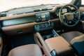奢らないハイパフォーマンスモデル──新型ディフェンダーオクタ試乗記