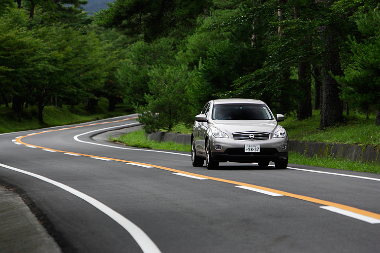 日産スカイラインクロスオーバーに試乗！