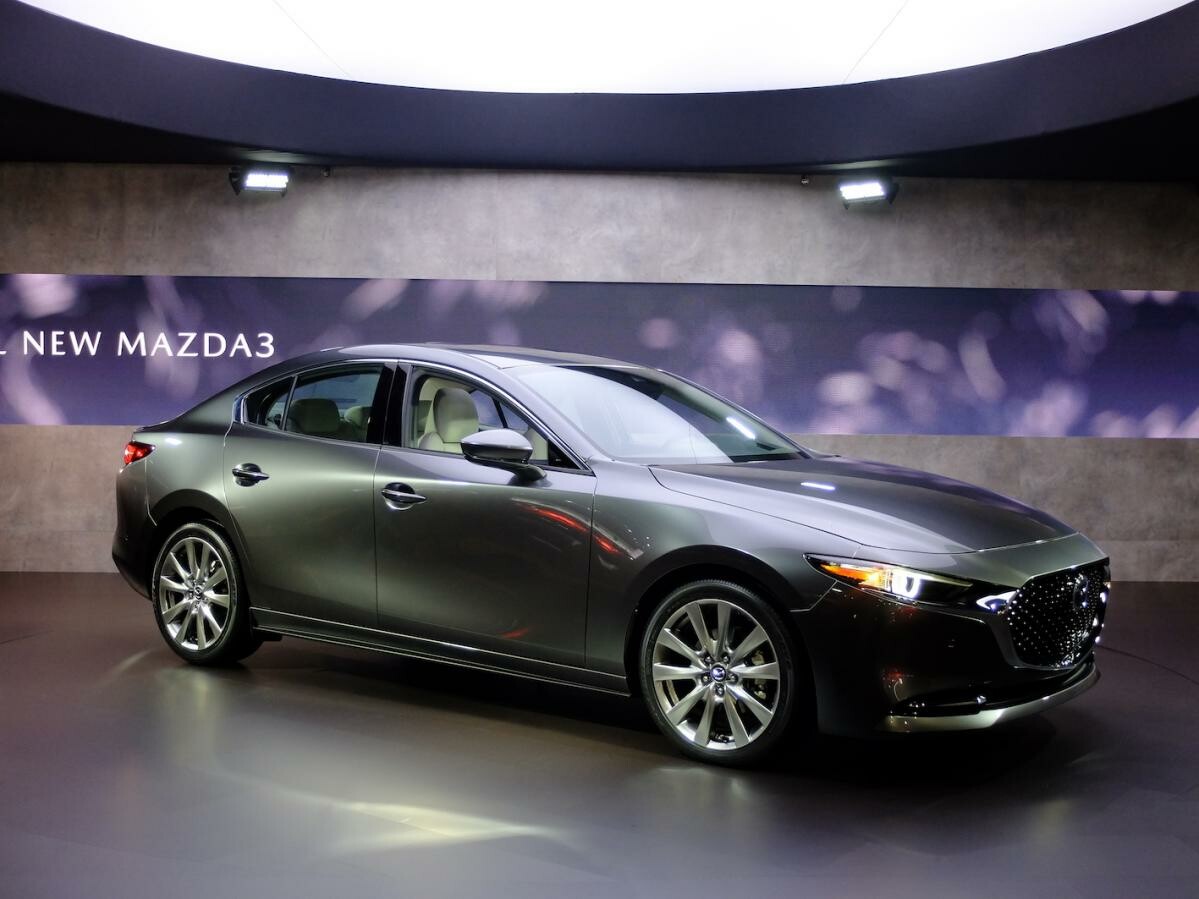 新型Mazda3（マツダ3＝アクセラ）のボディカラーは？ インテリアはどうなっている？