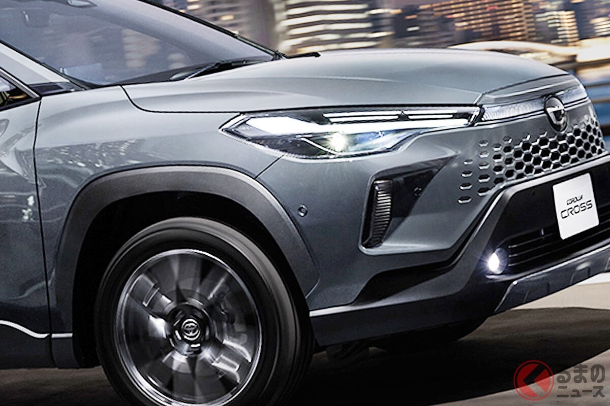 トヨタ新型「コンパクトSUV」発表！ “レクサス風”斬新グリル×画期的ウインカーがスゴい！ 走り系の「GRスポーツ」も初設定！ 最新「カローラクロス」どんなモデル？