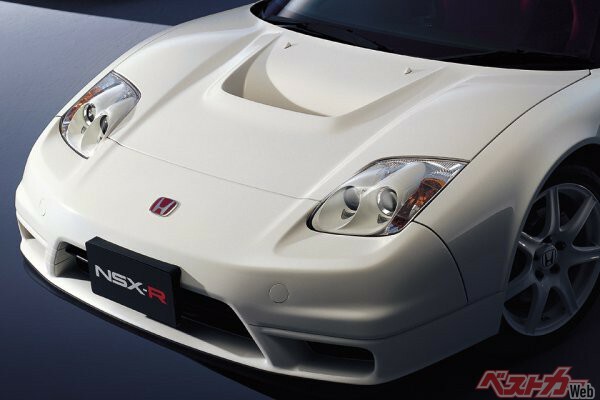 初代生産終了から早17年!! 「R」と「T」で個性を極めたホンダNSXの栄華を知る【いのうえ・こーいちの名車探訪】