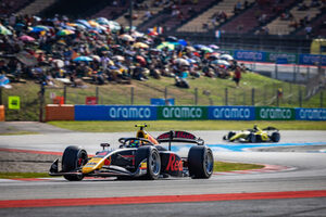 レッドブル育成リンドブラッドが2勝目。宮田莉朋は今季2度目の入賞果たす／FIA F2第6戦レース2