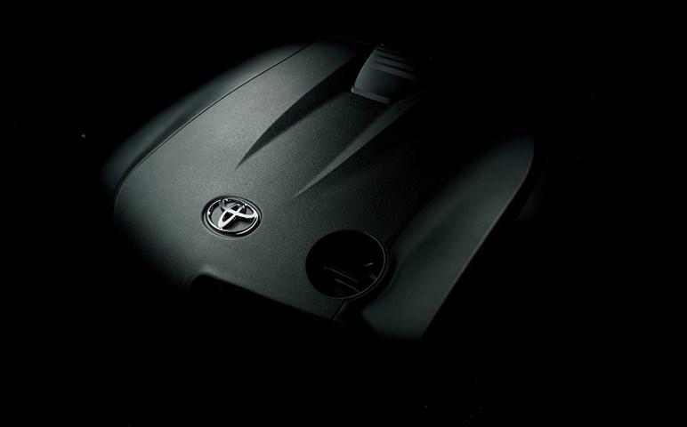 新車は高すぎる！…ならコスパよくゴージャス気分になれるクルマはいかが？　今でも200万円台には見えない国産中古車3選