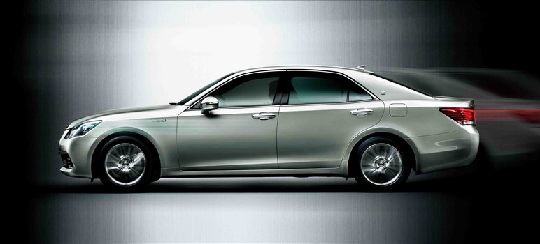 新車は高すぎる！…ならコスパよくゴージャス気分になれるクルマはいかが？　今でも200万円台には見えない国産中古車3選