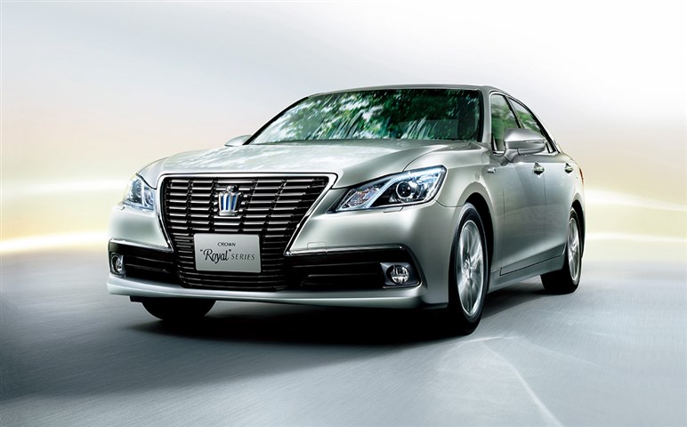 新車は高すぎる！…ならコスパよくゴージャス気分になれるクルマはいかが？　今でも200万円台には見えない国産中古車3選
