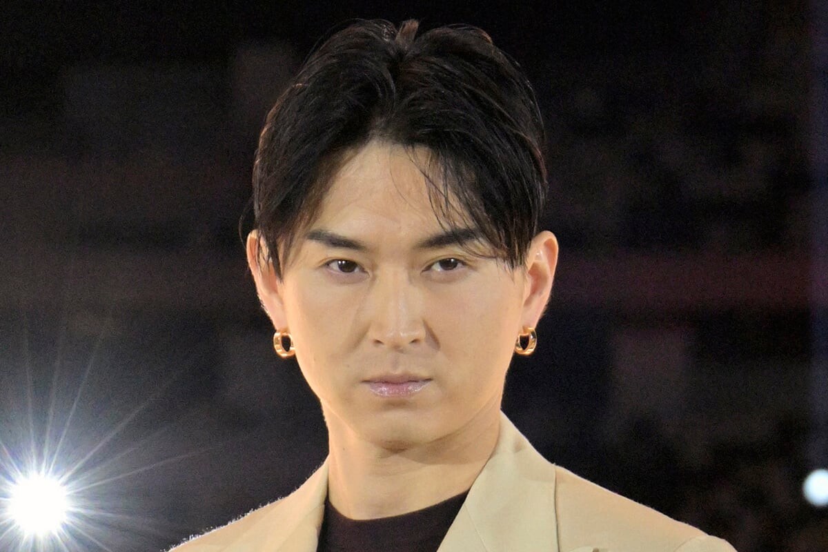 「松田翔太」が“愛車”の「高級車」を公開！ 「カッコ良すぎます」「写真集にしてほしい」声も？ イケメン俳優の「ジャガー」とは