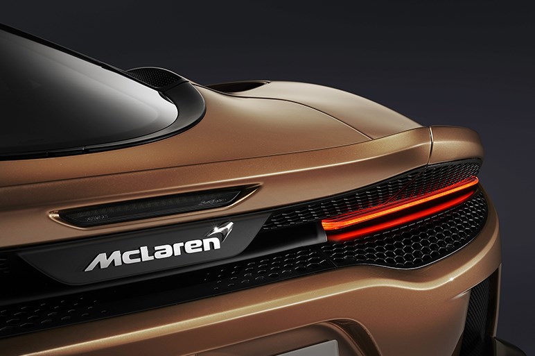マクラーレン、「マクラーレンGT」を公開。スーパーカーながら充実のラゲッジスペースを備える