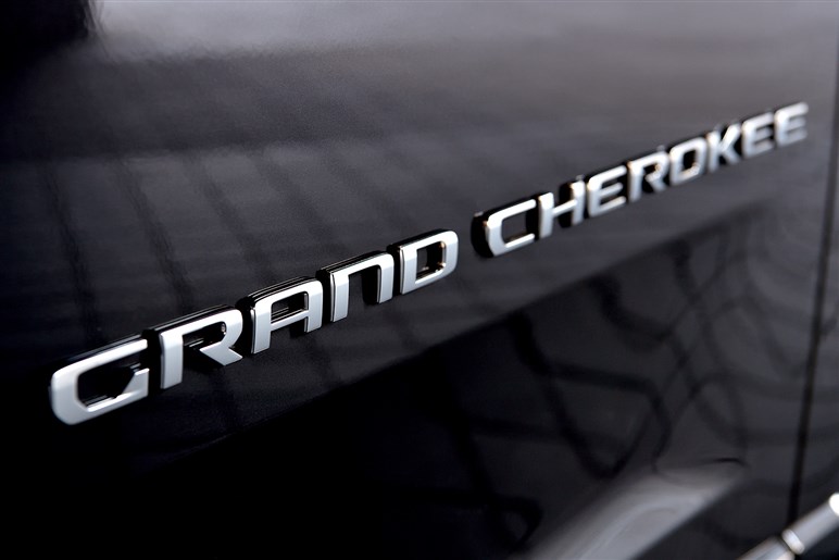 10年ぶり登場の新型グランドチェロキーは700万円台後半～1000万円の高級SUVに超進化！ アルファードの豪華グレードもライバルか!?