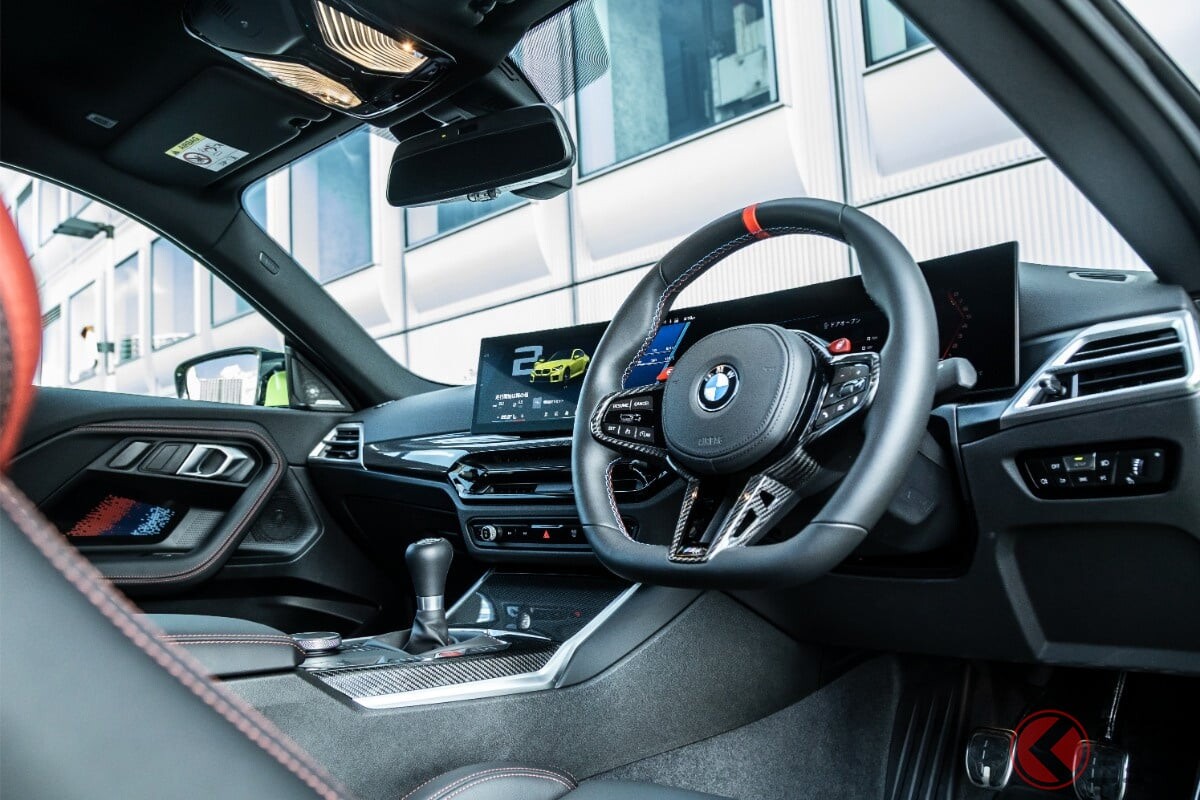 3ペダルも選べる！ 本格「“FR”スポーツカー」に大注目！ 「直6」ツインターボ＆全長4.5mボディ採用！ 超高性能な「CS」もあるBMW「M2」ってどんなクルマ？