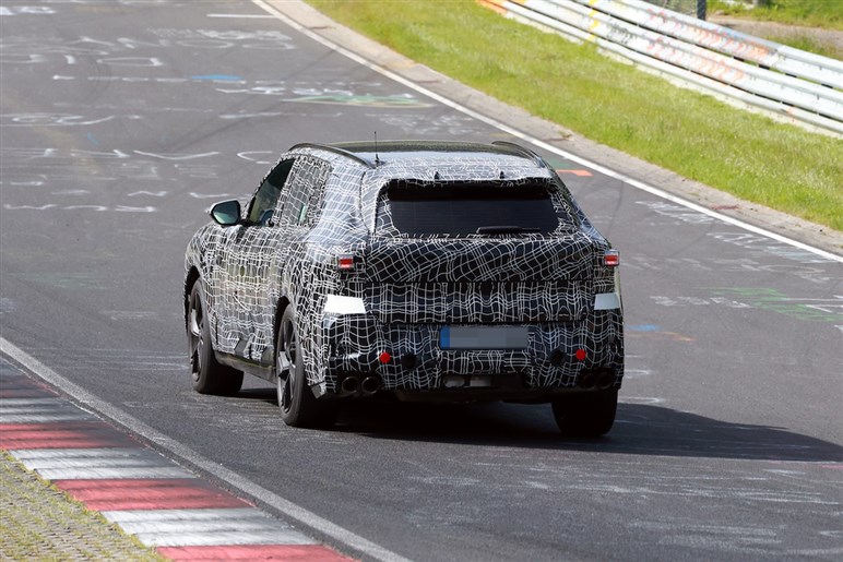BMW新型「X5」は二刀流！ V8の「M60」とPHVの「M60e」、2つの“Mパフォーマンス”あなたはどちら派？