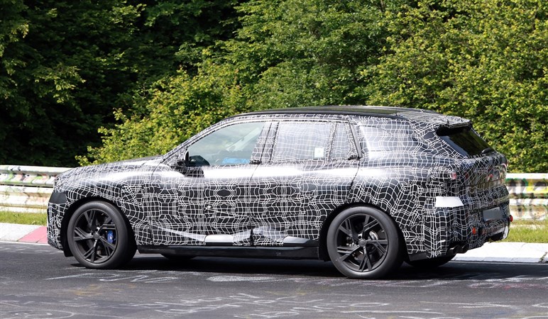 BMW新型「X5」は二刀流！ V8の「M60」とPHVの「M60e」、2つの“Mパフォーマンス”あなたはどちら派？