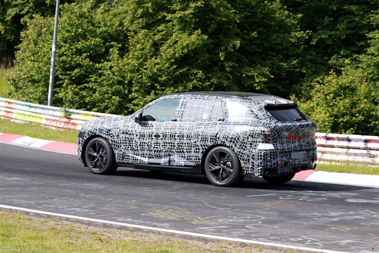 BMW新型「X5」は二刀流！ V8の「M60」とPHVの「M60e」、2つの“Mパフォーマンス”あなたはどちら派？