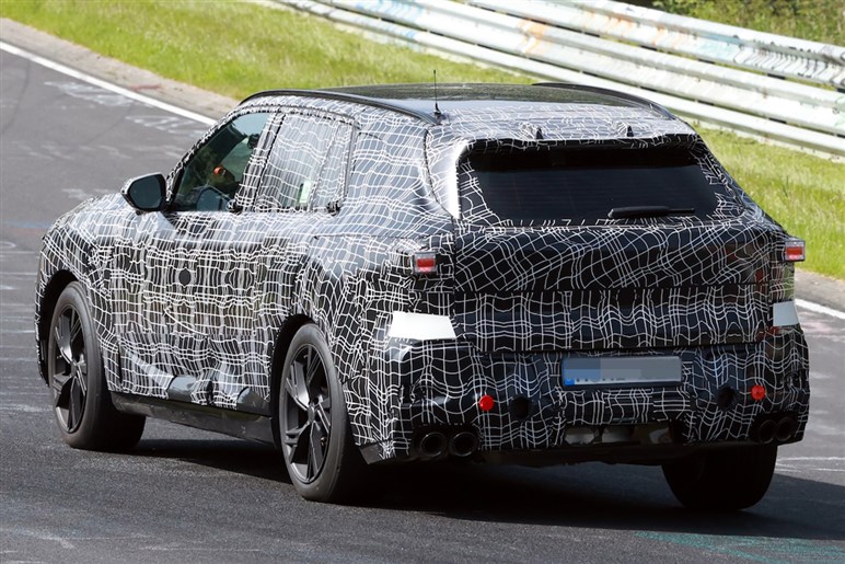 BMW新型「X5」は二刀流！ V8の「M60」とPHVの「M60e」、2つの“Mパフォーマンス”あなたはどちら派？