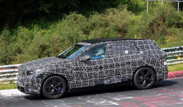 BMW新型「X5」は二刀流！ V8の「M60」とPHVの「M60e」、2つの“Mパフォーマンス”あなたはどちら派？
