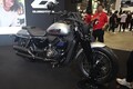せっかくのクルーザーだし、もう少し余裕がほしいな…… そんなユーザーにピッタリ!? QJMOTORから400ccクラスの新規導入車「SRV400 VS」登場 価格は77万8000円