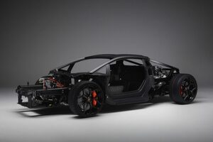 ランボルギーニ、V12プラグインハイブリッド『LB744』で採用のフルカーボンシャシーを公開