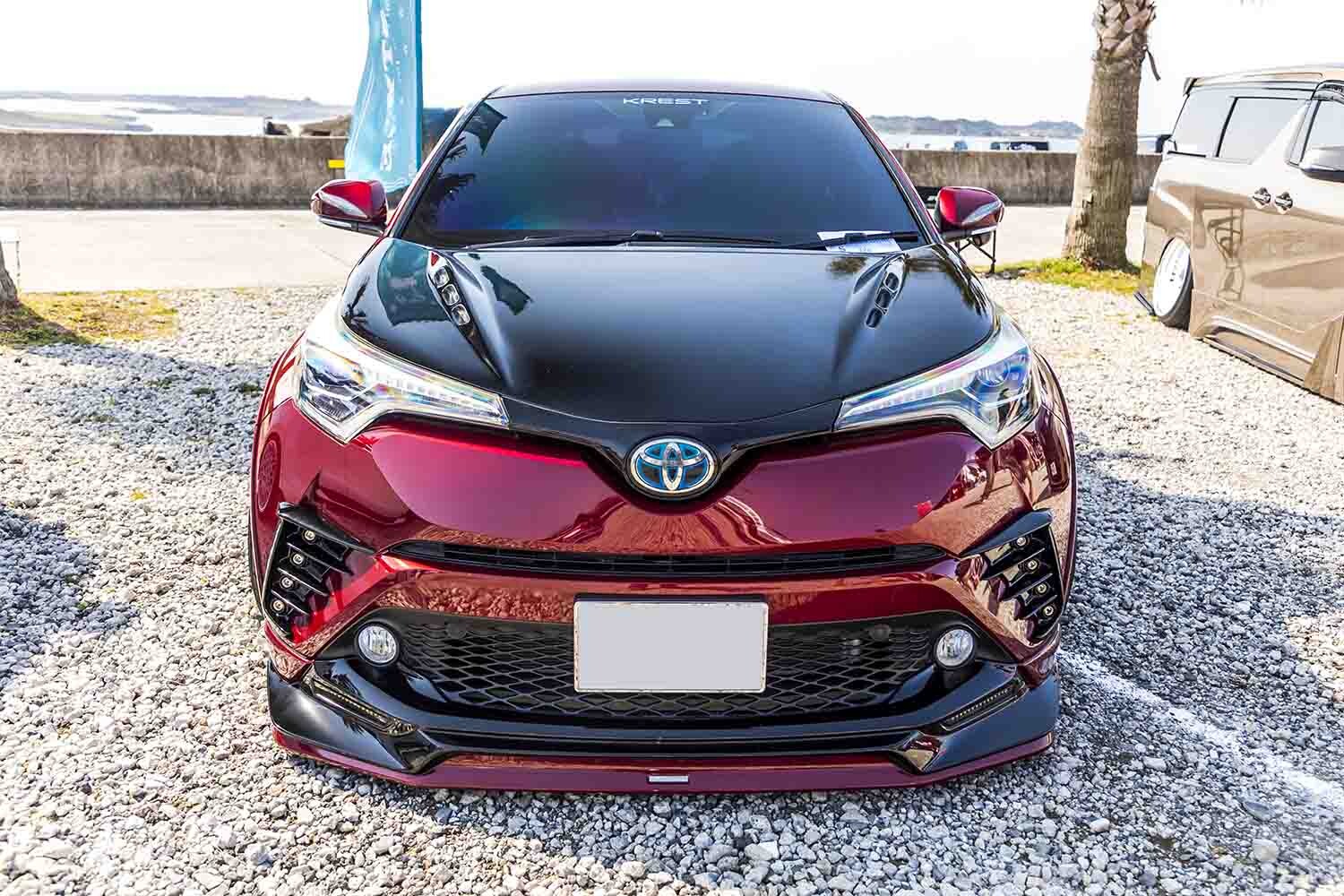 SUVとは思えないほど限界車高に！ トヨタ「C-HR」はエアサスと調整式アームでクーペルックなスタイルに大変身