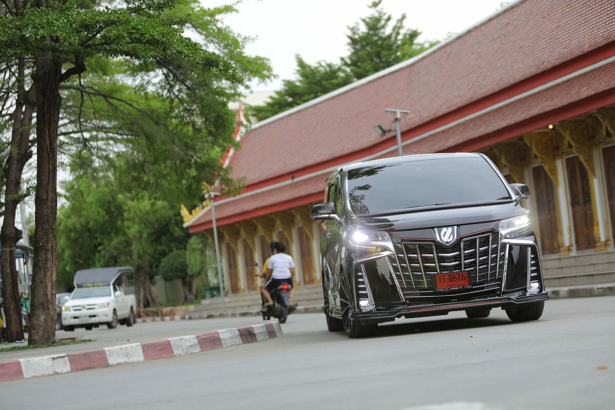 タイでは1000万円超えの超高級車!!　だけど、バンコクで30アルファード＆ヴェルファイアカスタムが大人気