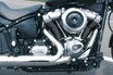 ハーレーの新型「ストリートボブ 117」は最高に楽しい正統派チョッパー！ 軽快さと重厚感を両立したクールな一台【試乗レビュー】