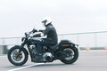 ハーレーの新型「ストリートボブ 117」は最高に楽しい正統派チョッパー！ 軽快さと重厚感を両立したクールな一台【試乗レビュー】