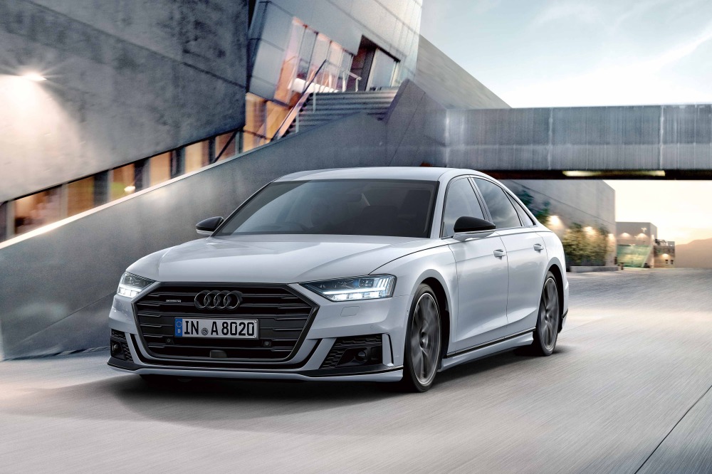 迫力の50台 アウディa8限定車 低いスタンス 黒のスタイリングパックで 差をつけろ Autocar Japan 自動車情報サイト 新車 中古車 Carview