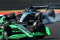 【F1第19戦無線レビュー（1）】メルセデス代表、ペナルティを受けたラッセルを庇うも「完全にジョークだ」と不満