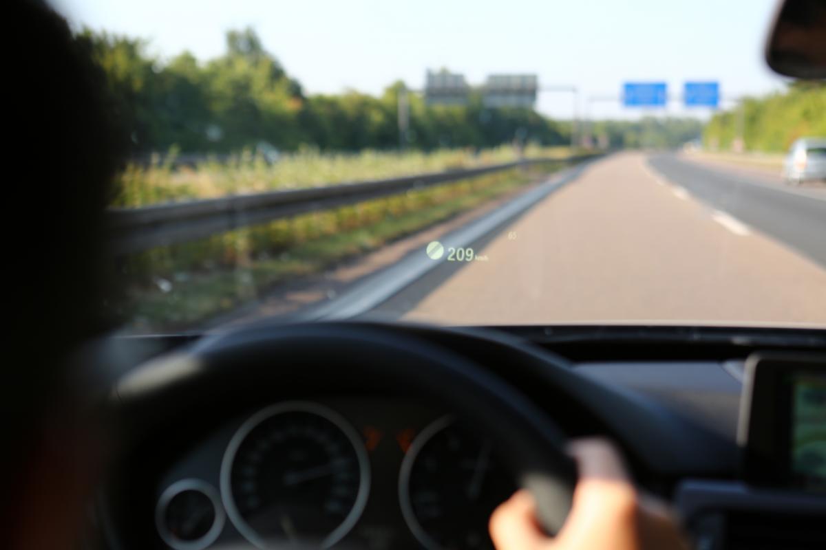 高速道路の 1km H は危険か否か レーシングドライバーが語る 運転者の意識 向上の必要性とは Web Cartop 自動車情報サイト 新車 中古車 Carview