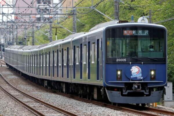 西武鉄道の「ライオンズ電車」から“選手”消える!? 新旧電車で“役割分担”＆デザイン変更