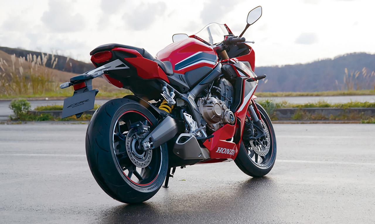 ホンダ Cb650r Cbr650r 比較インプレ 2021年 モデルチェンジした新型はサスペンションの変更で乗り心地をアップ Webオートバイ 自動車情報サイト 新車 中古車 Carview