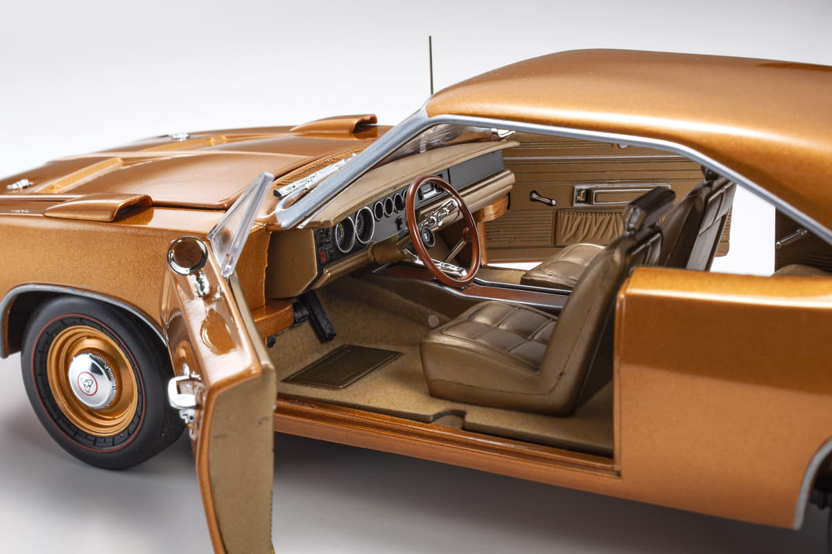 二分割リア窓ｃ２ に 巨大羽のダッヂ デイトナ 1 18スケールの精巧な アメ車モデルカー 3台プラスaが登場 京商 Auto Messe Web 自動車情報サイト 新車 中古車 Carview