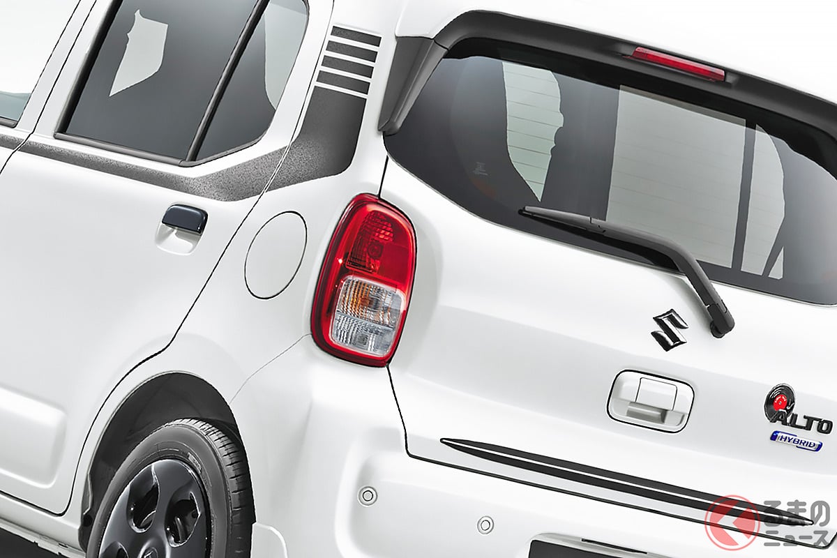 スズキ新「アルト」がスゴい！ もはや「アルト“ワークス”」仕様!? 伝説の「スポーツハッチ」風“純正レトロ”カスタム「ブラックスタイル」に注目！