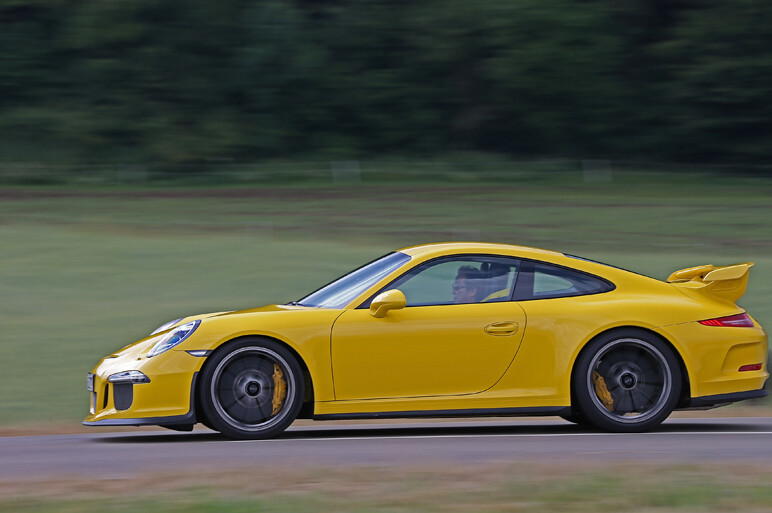 新型911GT3海外試乗　先代を大幅上回る速さ