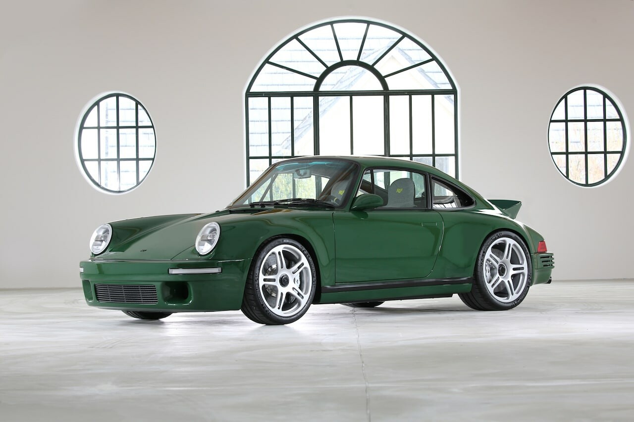 964を彷彿させる「RUF SCR」登場！ 最高速度320km/hに達する自然吸気＆6速MTの軽量スーパースポーツ