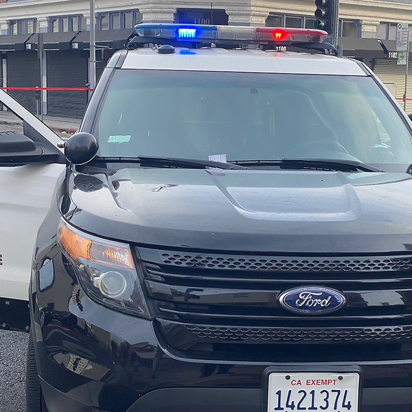 ロサンゼルス警察 Laこども病院で オペレーションホリデイ 発動 パトカー十数台が集結 乗りものニュース 自動車情報サイト 新車 中古車 Carview