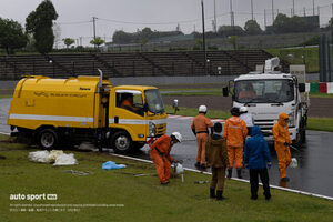 鈴鹿8耐合同テストで清掃車両が横転する珍事発生。スケジュール変更で特別スポーツ走行枠が減少に