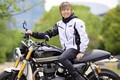 ちょっぴり上級者向けの操作感が魅力！ トライアンフ「スピードツイン1200 RS」こだわりの強い大人ライダー向けネオクラシック