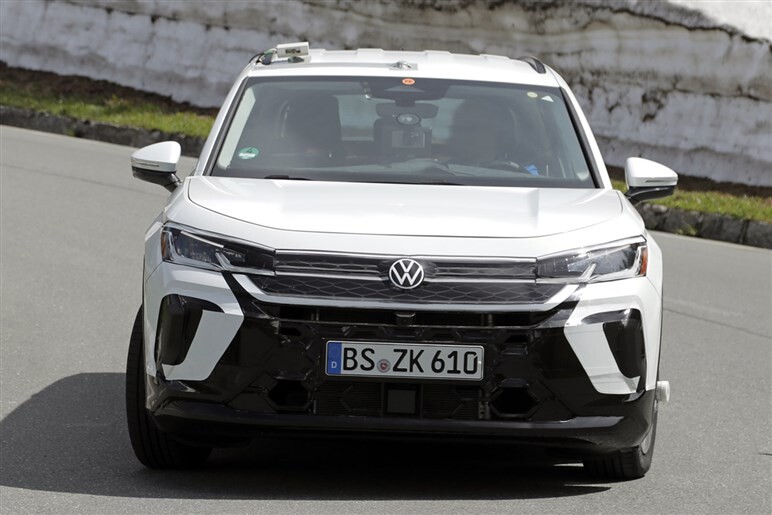 【開発大詰め】VWのベストセラーSUV「Tロック」が新型に。BEVにPHEV、スポーティな「R」も揃え26年公開