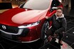 【中国】マツダの最新型「高級“セダン”」がスゴい！ 後輪駆動×美しすぎる「流麗」フォルムは“デザイン”にコダワリあり！ 中国生産の「MAZDA EZ-6」が超カッコいい「理由」とは