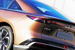 【中国】マツダの最新型「高級“セダン”」がスゴい！ 後輪駆動×美しすぎる「流麗」フォルムは“デザイン”にコダワリあり！ 中国生産の「MAZDA EZ-6」が超カッコいい「理由」とは