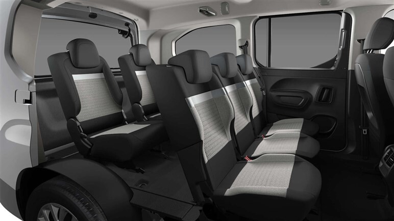 長い！ ベルランゴに3列7人乗りの「ロング」が追加発売。約443万円から